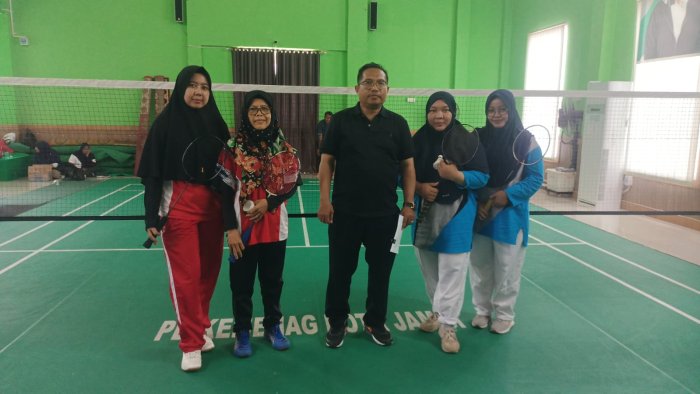 Pendatang Baru yang Mengejutkan, Duet Putri MAN 2 Kota Jambi Tampil Menyatu di HAB Kemenag 2025