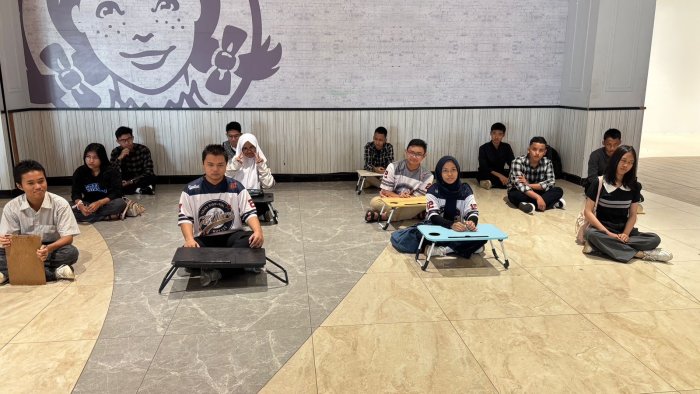 Langkah Mantap Sang Juara: Dua Siswa MAN 2 Kota Jambi Tembus Final English Zone 2025