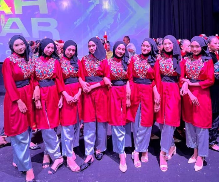 Rentak Regam MAN 2 Kota Jambi Tampilkan Tarian Ngebatik Penuh Filosofi di Taman Budaya Jambi