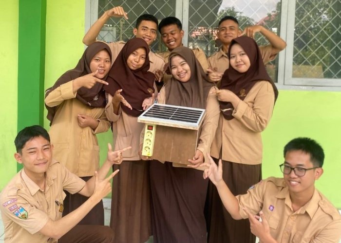 Keren Banget! Siswa MAN 2 Kota Jambi Ciptakan PLTS Mini Ramah Lingkungan, Bukti Anak Madrasah Nggak Kalah Inovatif!