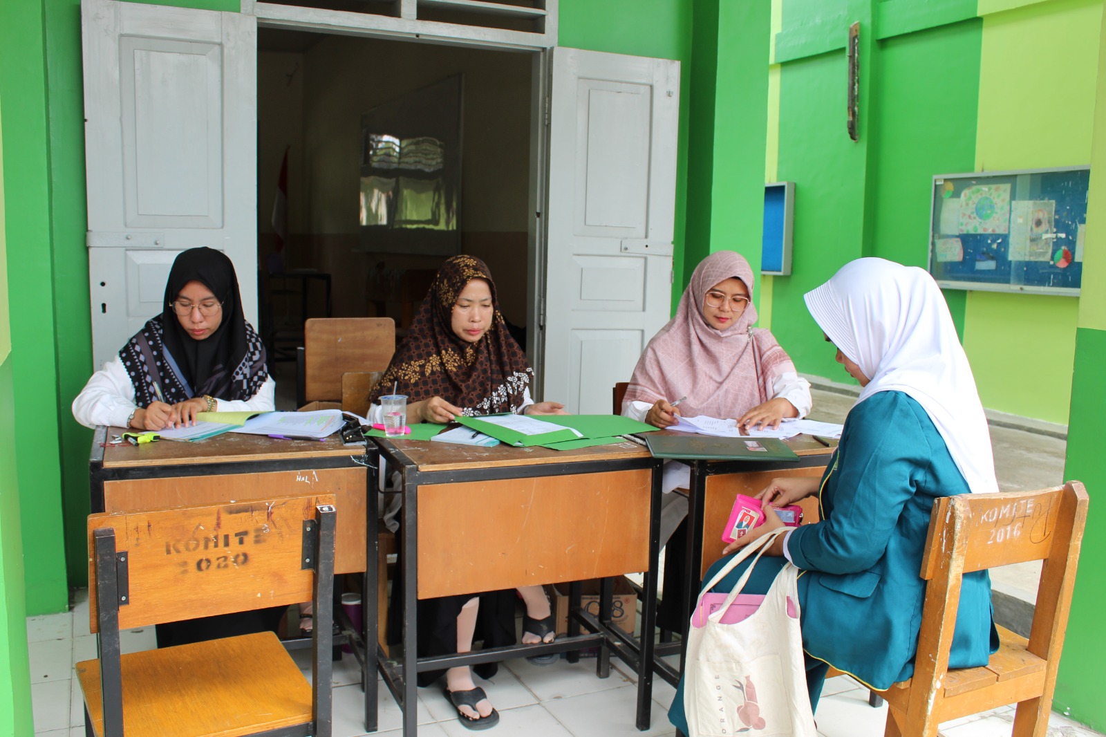 Hari Pertama Daftar Ulang Kelas XI dan XII MAN 2 Kota Jambi Berlangsung Ramai