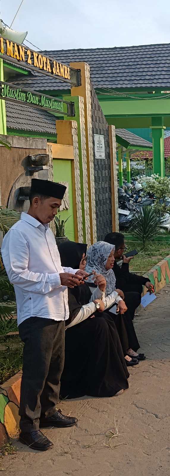 Kesiswaan MAN 2 Kota Jambi Tegakkan Disiplin Siswa: Fokus pada Upacara, Kehadiran, dan Belajar