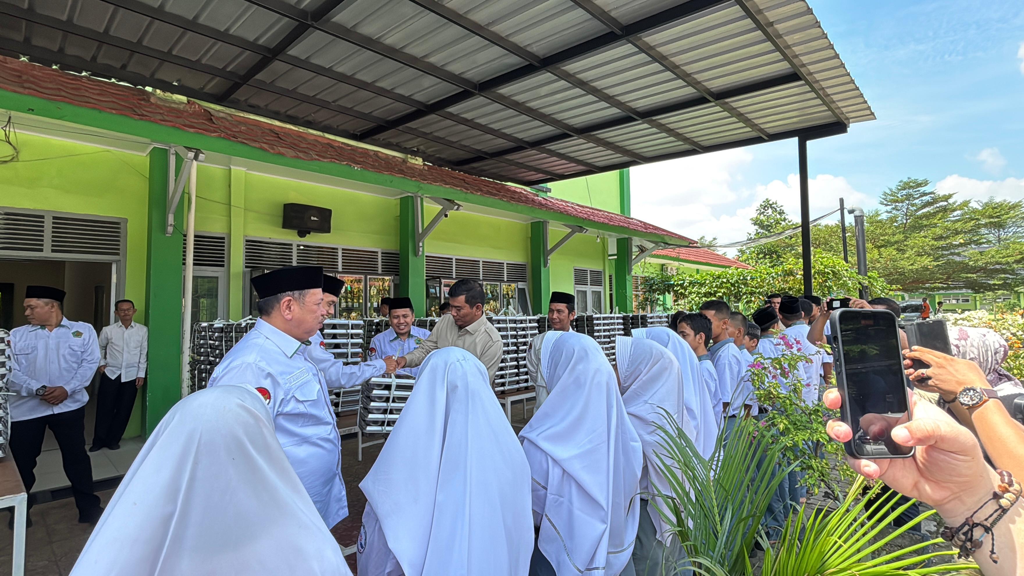 Kunjungan ke MAN 2 Kota Jambi, Rocky Candra Janji Perkuat Sarana Pendidikan