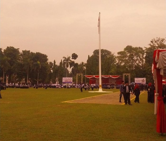 Nada Kepahlawanan Bergema: Siswa MAN 2 Kota Jambi Warnai Upacara Hari Pahlawan 2025 di Graha Siginjai