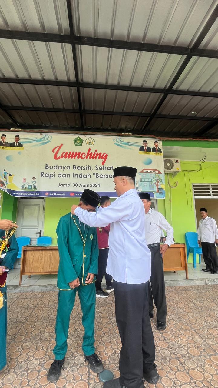 Jihad Muzhafar Menggebrak! Sabet Emas Taekwondo di Pekan Antar Pelajar Kota Jambi