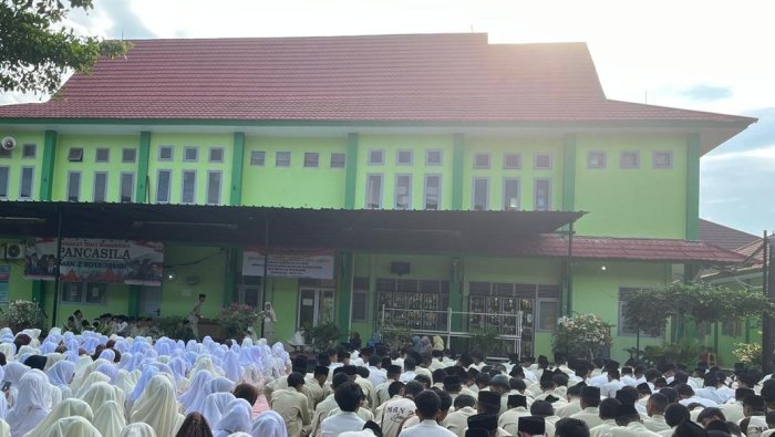 Suasana Pagi MAN 2 Kota Jambi Makin Syahdu! Yasinan Rutin Kerbersamaan Siswa Bikin Hati Adem