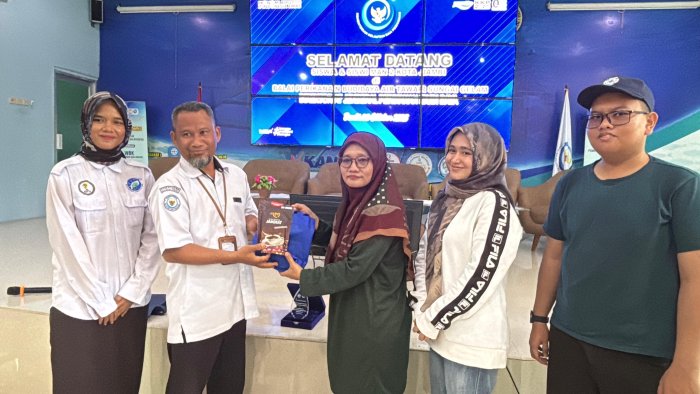 Bertemu Ahlinya! Siswa MAN 2 Kota Jambi Dalami Proses Budidaya Ikan Langsung di BPBAT