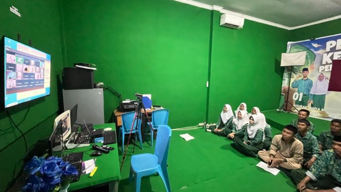 MAN 2 Kota Jambi Ikut Serta dalam Kegiatan Virtual FKPT Jambi: Menumbuhkan Empati Digital untuk Cegah Terorisme