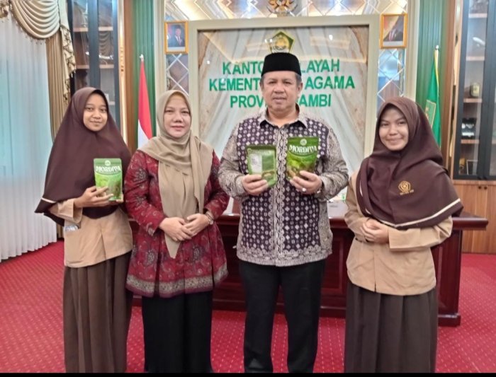 MORDIYA, Inovasi Makanan Sehat Siswi MAN 2 Kota Jambi Dapat Apresiasi Kakanwil Kemenag Jambi