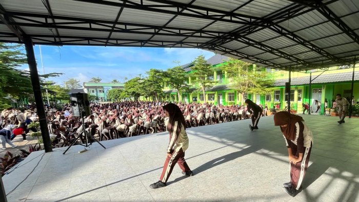 Kampus pun Heboh! Siswa-Siswi MAN 2 Kota Jambi Pimpin Senam Sehat dengan Gaya Super Enerjik