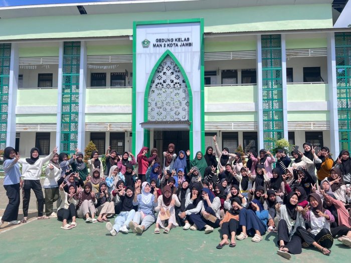 Keceriaan Siswi Asrama MAN 2 Kota Jambi di Perayaan HUT RI ke-80