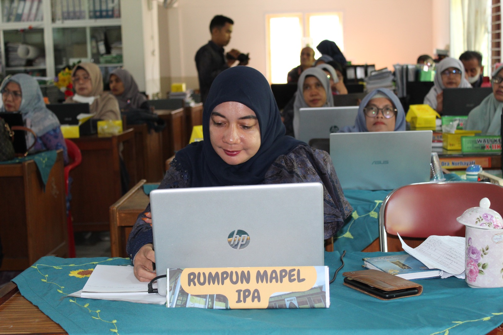 Guru MAN 2 Kota Jambi Siapkan Perangkat Pembelajaran Kurikulum Nasional