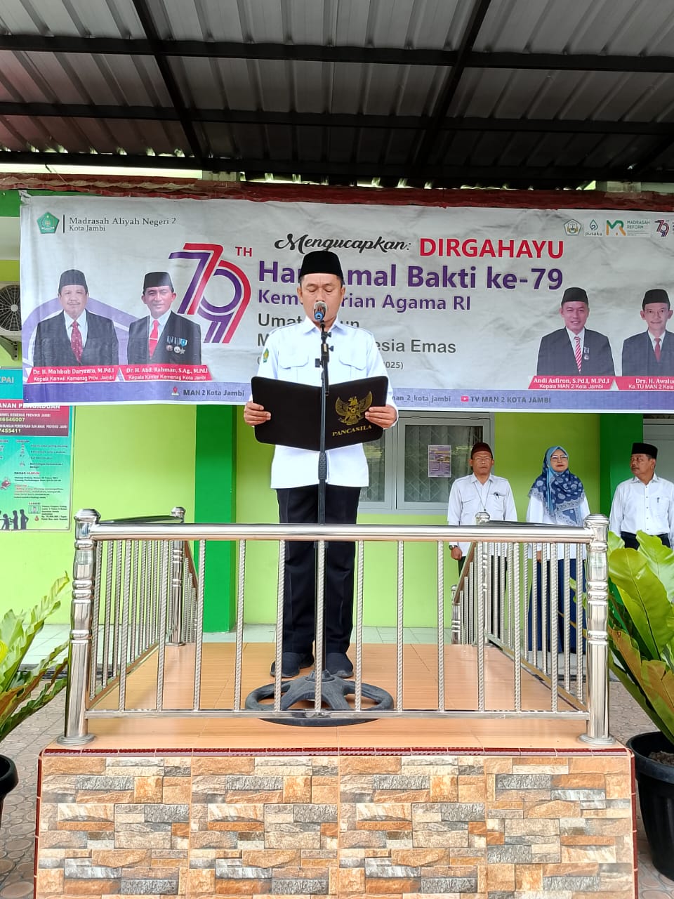 Kepala MAN 2 Kota Jambi Tegaskan Empat Nilai Pokok dalam Upacara Bendera