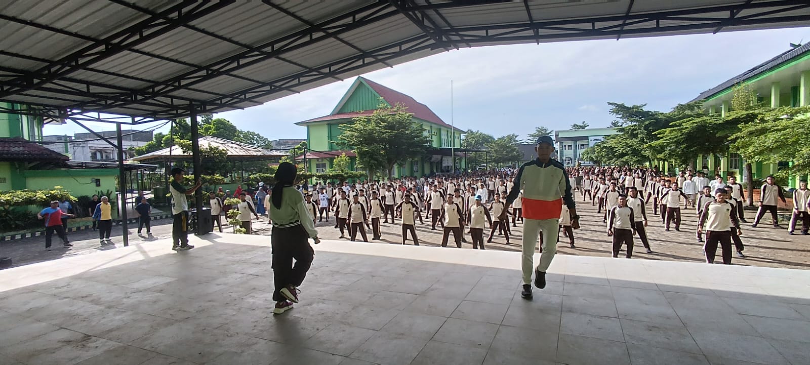 MAN 2 Kota Jambi Gelar Senam Bersama untuk Segarkan Kembali Semangat Usai Pekan Sibuk