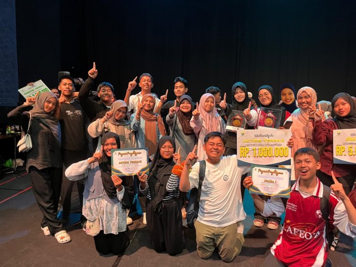 Dukungan dari Balik Lensa Kemenangan untuk Kejayaan Teater Alief di FTR 2025