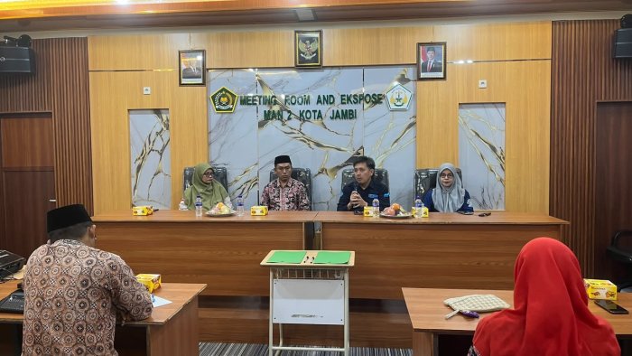 MAN 2 Kota Jambi Resmikan Gerbang Kerja Sama dengan FST UIN STS Jambi melalui Global Science Accelerator Project