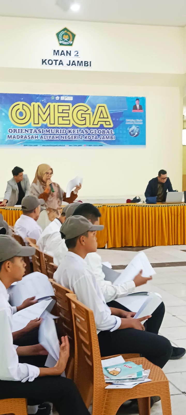 Hari Kedua OMEGA di MAN 2 Kota Jambi: Penguatan Kemampuan Sosial Murid Kelas Global