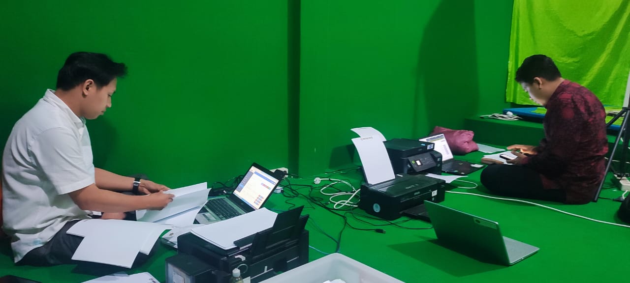 Gerak Cepat Tim Kurikulum MAN 2 Kota Jambi, Cetak Rapor untuk Penerimaan 20 Desember 2024