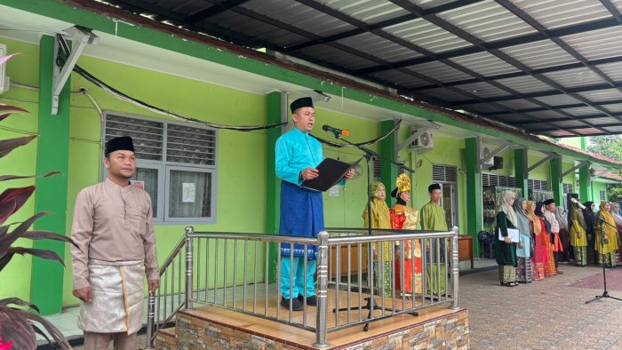 Upacara Peringatan Hari Guru Nasional MAN 2 Kota Jambi Berlangsung Khidmat dan Penuh Makna