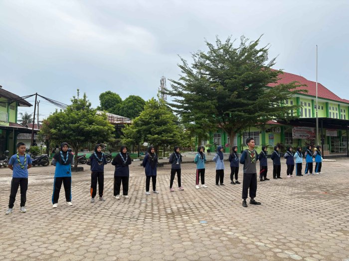 Latihan Pramuka MAN 2 Kota Jambi Hidupkan Semangat Ketelitian dan Disiplin melalui Semaphore dan Sandi Morse