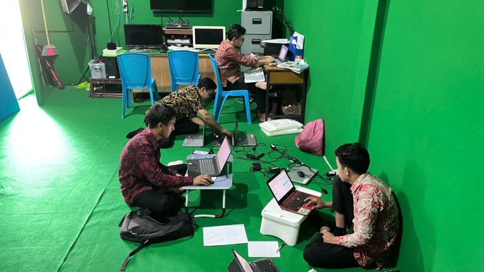 Pengisian Nilai RDM Hari Terakhir, Guru MAN 2 Kota Jambi Kebut Tuntaskan Input Data