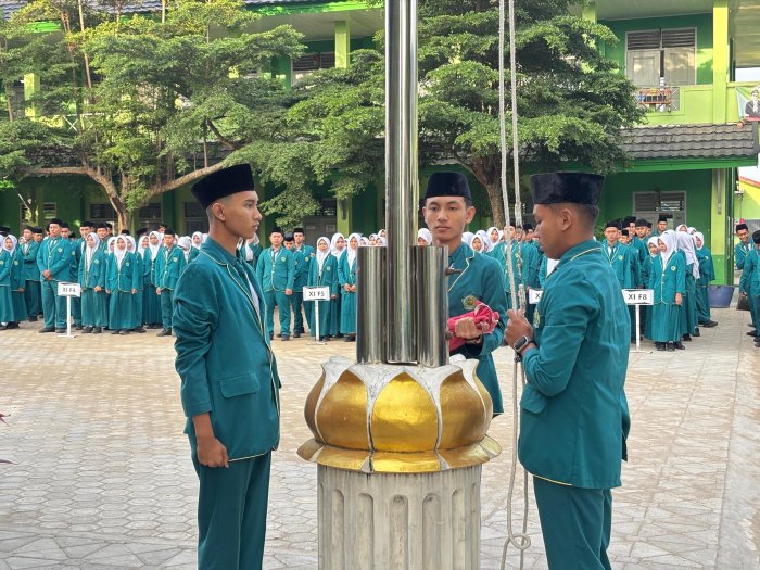 Petugas Upacara XI F9 MAN 2 Kota Jambi Tampil Gemilang dan Tuai Apresiasi