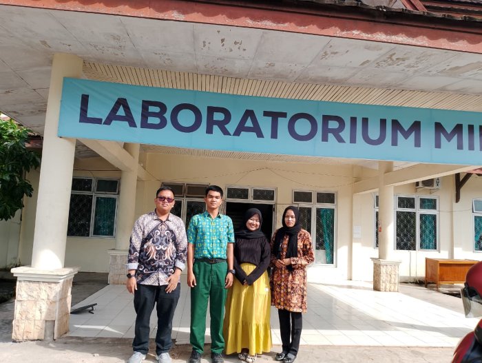 Syukron Latihan Praktikum Fisika di UIN STS Jambi Jelang OMI Nasional 2025