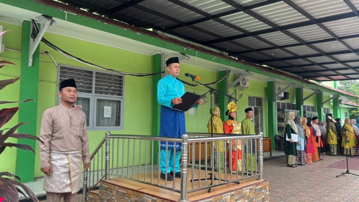 Penyampaian Amanat Menteri Agama RI pada Upacara Hari Guru Nasional di MAN 2 Kota Jambi