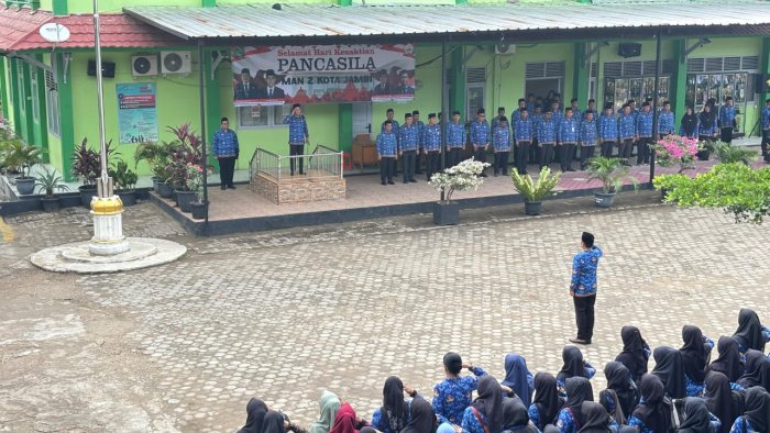 Pesan Kebersamaan Terpatri di Upacara Hari Kesaktian Pancasila MAN 2 Kota Jambi
